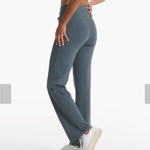 Vuori Daily Wideleg pants
